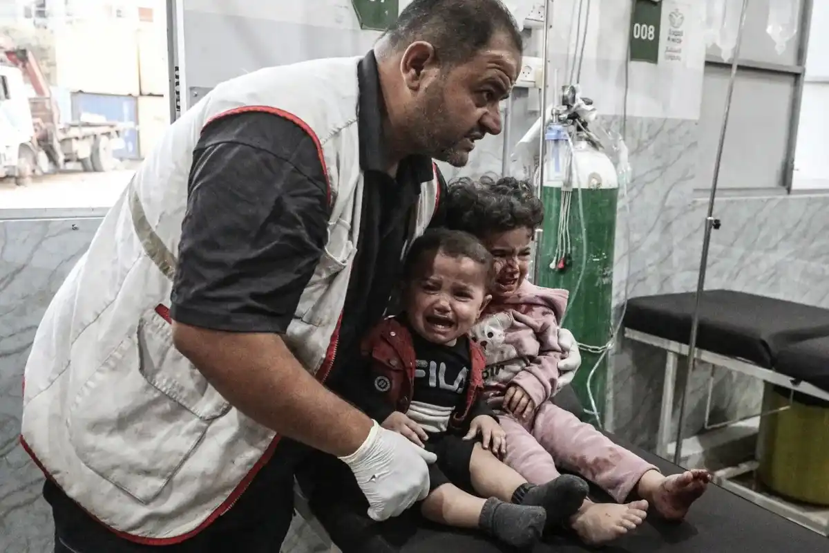 غزہ کا نظامِ صحت وینٹی لیٹر پر؛ اسرائیلی نئے قوانین امدادی سرگرمیوں کے لیے بڑا خطرہ