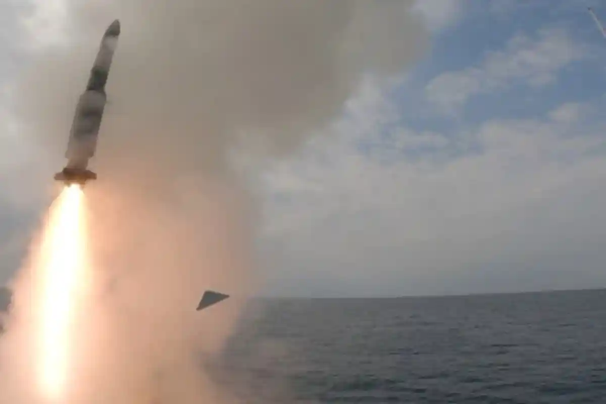 پاکستان کا زمین سے فضا میں مار کرنے والے میزائل کا کامیاب تجربہ