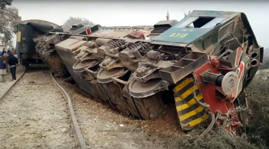 Assistant driver killed due to Sargodha Express train collision with truck