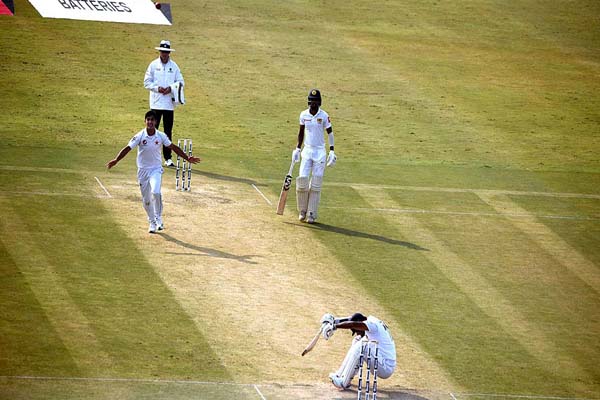 Sri Lanka loses 5 wickets on first day of the historic test match