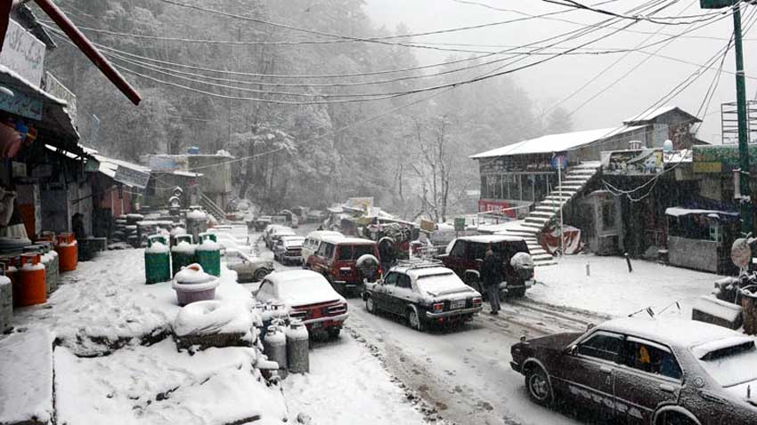 Kalam: Roads blocked, tourist stranded after heavy snowfall