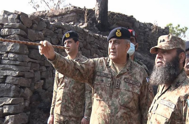 COAS General Qamar Bajwa visits forward posts along LoC: ISPR