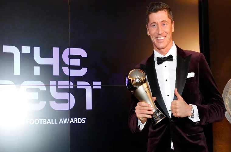 Robert Lewandowski was honoured by FIFA after scoring 43 goals in 2021
