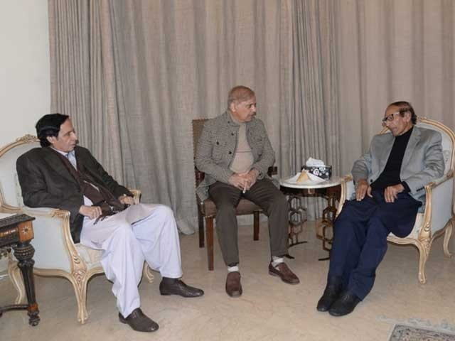 Shebaz Sharif visits Chaudhry Shujaat’s home at Lahore