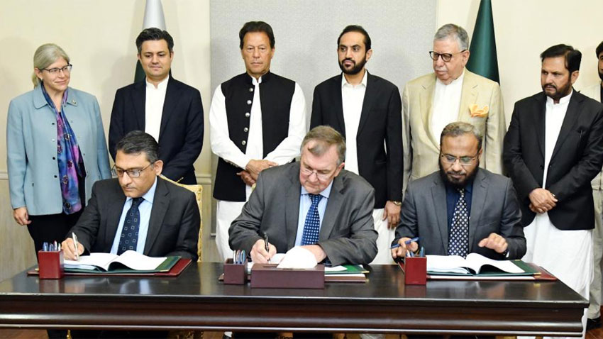 PM Khan witnesses signing of new agreement on Reko Diq project