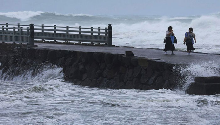 Typhoon hits central Japan, Killed two