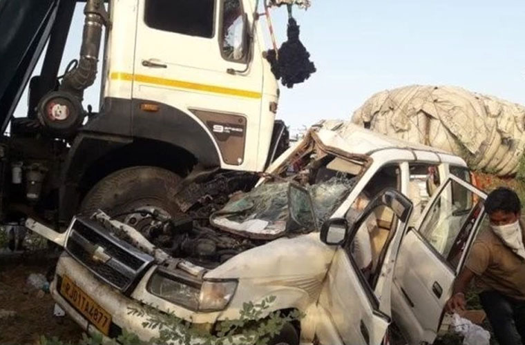 Khushab: Speeding dumper crushed the car