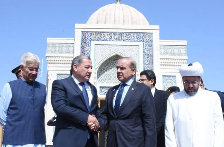 Samarkand: Shehbaz Sharif visits historic Khizar mosque