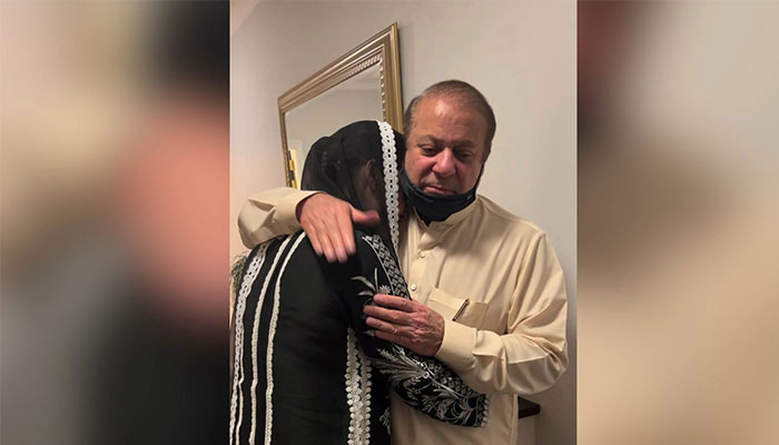 Maryam Nawaz meets Nawaz Sharif after 4 years