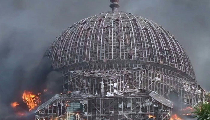 Huge dome collapses in Indonesian mosque fire