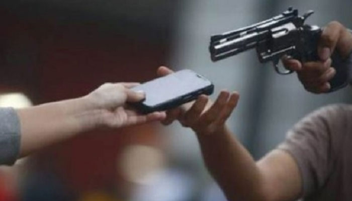 Smuggling of snatched mobile phones from Karachi