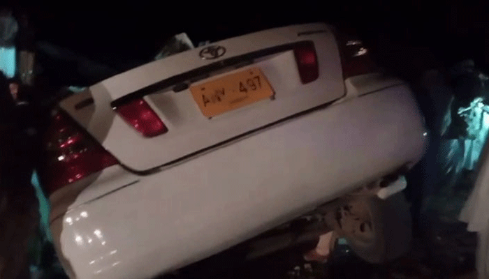 4 persons died in passenger coach collision