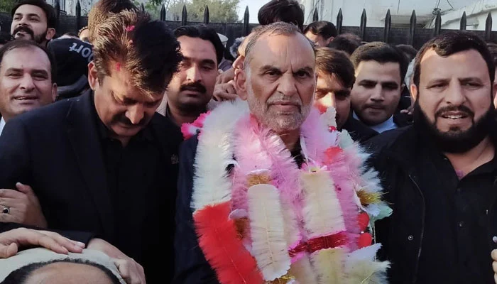 PTI’s Azam Swati finally walks free on bail in Controversial tweets case