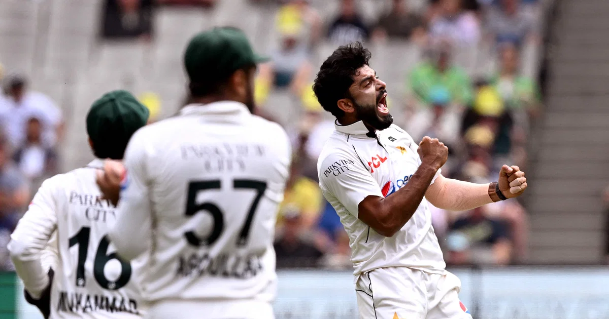 Aus vs Pak 2nd Test day 2 : Pakistan bowled out Aussies for 318 runs trailing for 124 runs