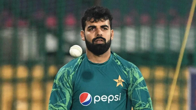 Which famous TikToker proposed marriage to Shadab Khan?