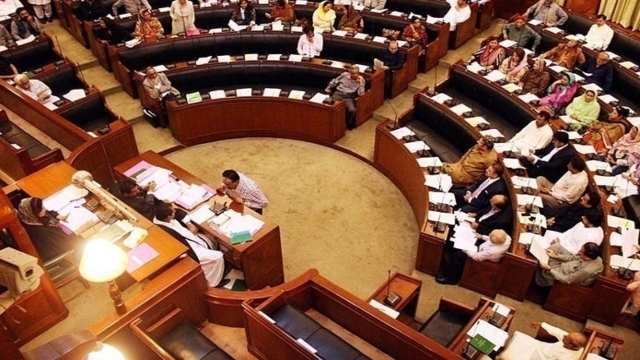 Newly-elected Sindh Assembly members take oath amid protest