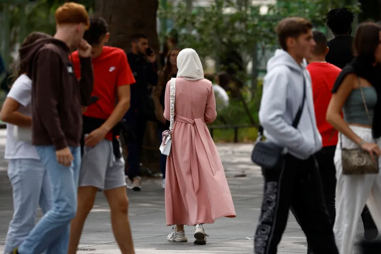 Islamophobia: Veiled Muslim women plan to leave France