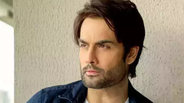 When did Indian actor Vivian Dsena converted to Islam?