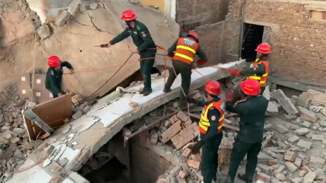 9 killed as building collapses in central Pakistan