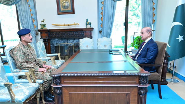 COAS briefs PM on Saudi visit