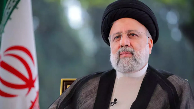 Iran President arrives in Karachi