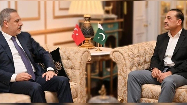 Turkish FM meets COAS to matters of mutual interest