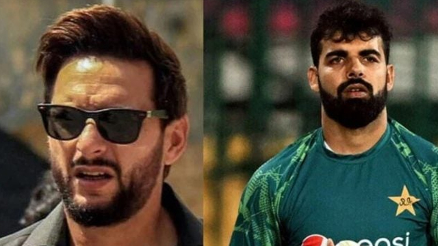 Afridi gives tips to Shadab to overcome bowling woes