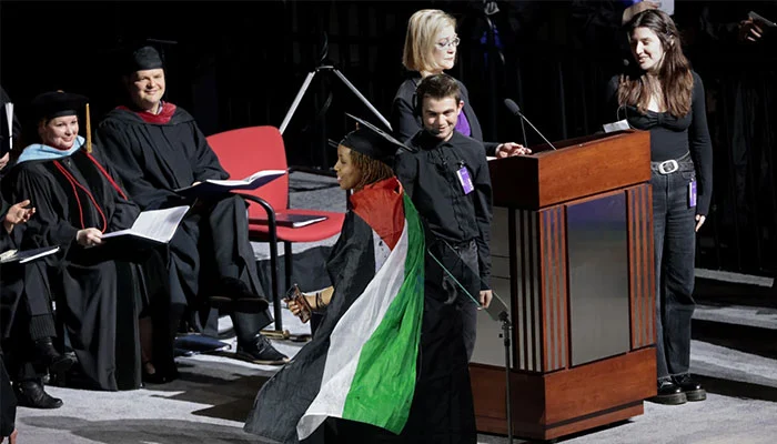 Students wear Palestinian headscarves at US varsity