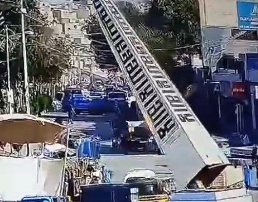 Monument falls injuring man, damaging 2 vehicles