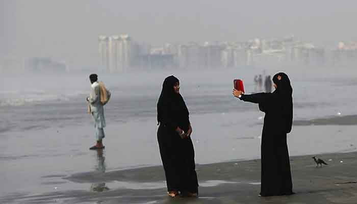 Chief Meteorologist shares good news for Karachiites amid sizzling heat