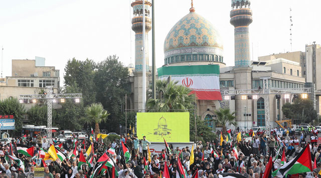 Iran gives grand welcome to families of Gaza martyrs