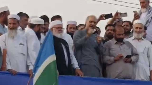 JI convoy enters Islamabad defying section 144
