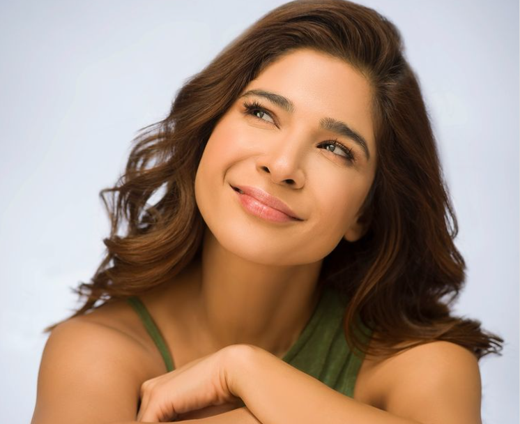 Ayesha Omar reveals fans reason for smile in new Instagram photo
