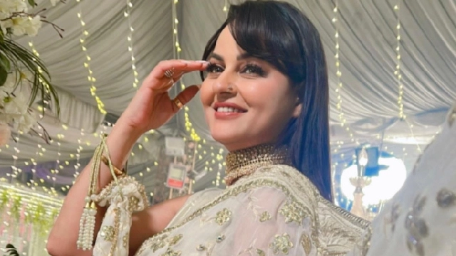 Javeria Abbasi accidently reveals mystery husband