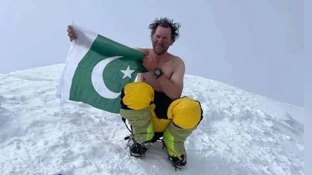 Pakistani mountaineer passes away