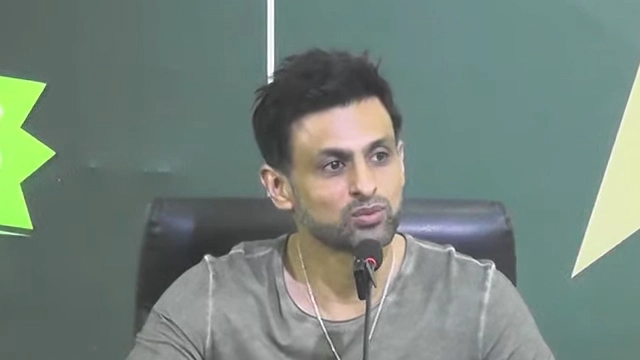 What does Izhaan call Shoaib Malik?