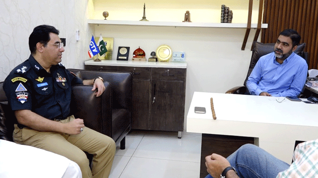 East DIG visits GTV head office in Karachi, meets MD Nisar Syed