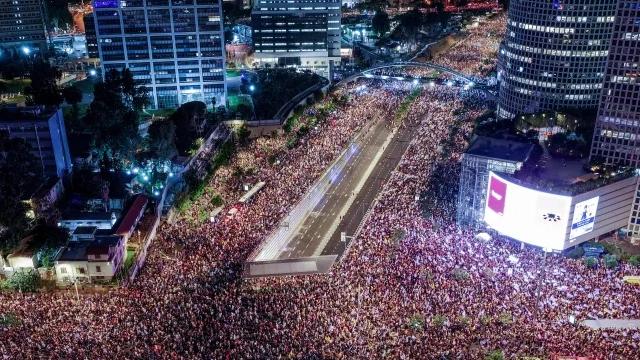 Protestors in Israel call for Gaza ceasefire