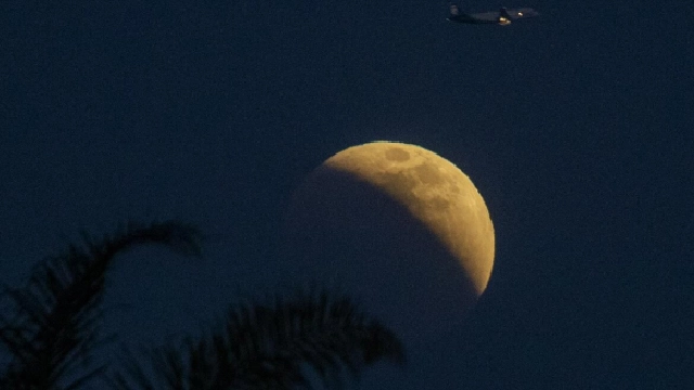 This year’s first total lunar eclipse to occur tomorrow