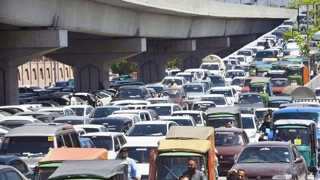 Protest over power outages disrupt traffic on major Karachi roads