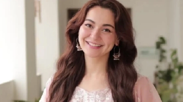 Hania Amir expresses desire to meet Shah Rukh Khan