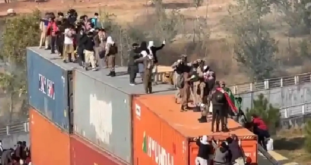 PTI protestors reach D-Chowk