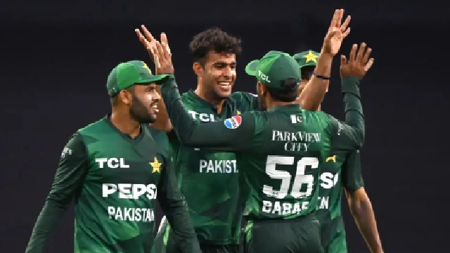 Pakistan make one change for second T20I
