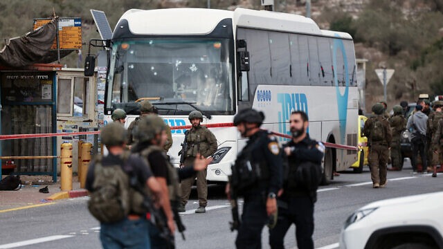 Eight injured in attack on Israeli bus in West Bank