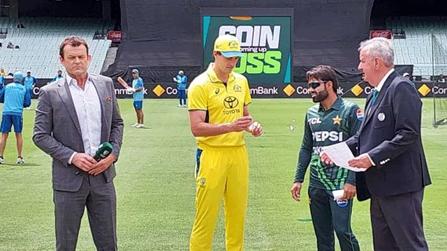 Pakistan bowl out Australia for 140 runs in third ODI