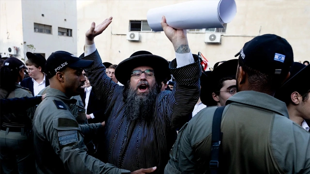 Thousands of Jews scared from war flee Israel