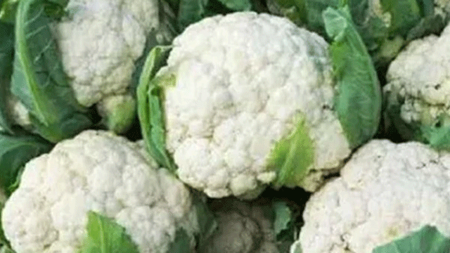 Farmer distributed 50 maunds cauliflower for free in Pakistan for this REASON