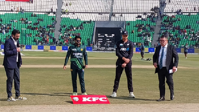 Tri-series: New Zealand opt to bat against Pakistan