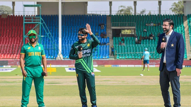 South Africa opt to bat first after winning toss against Pakistan