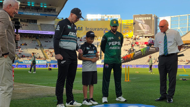 Pakistan opt to bowl against New Zealand